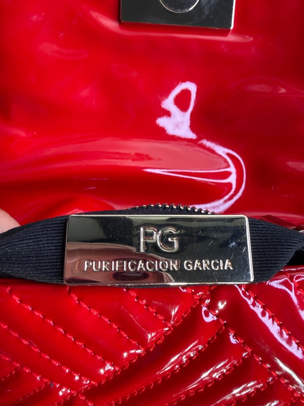 Purification Garcia Glossy Red Quilted Patent Shoulder Bag with Chain Strap - Picture 5 of 10